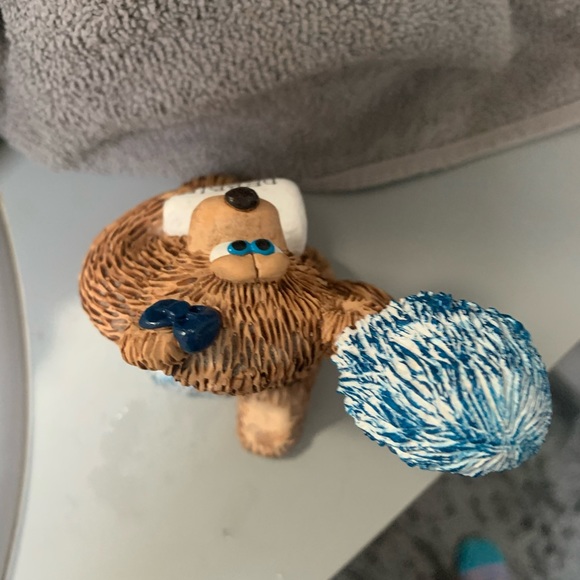 Debbie cheerleader bear statue - Picture 3 of 4